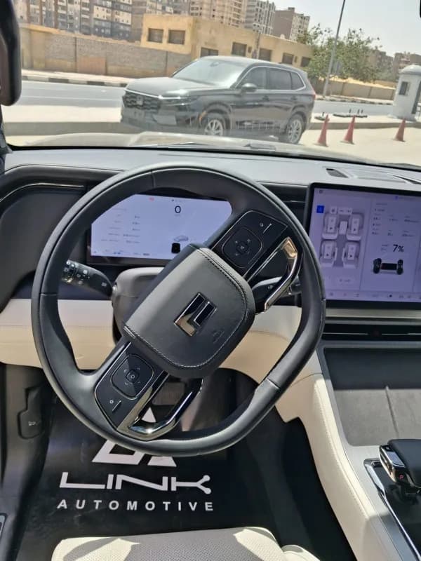 Rox 01 2026 Family 7 Seats Black Automatic — New