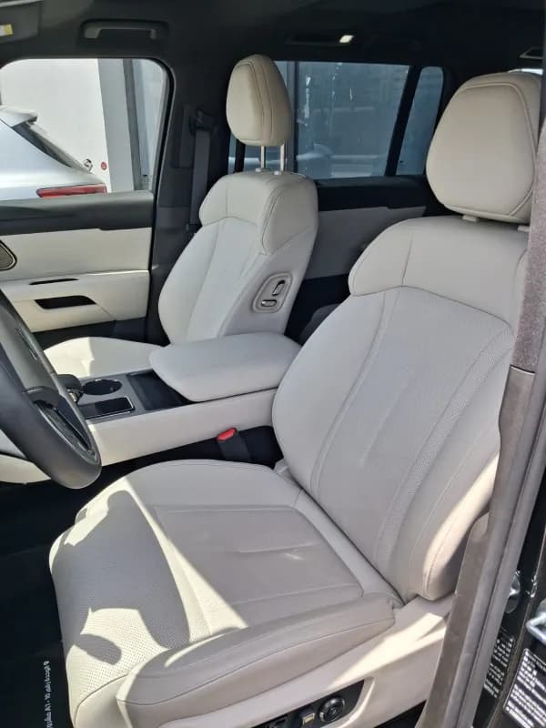 Rox 01 2026 Family 7 Seats Black Automatic — New