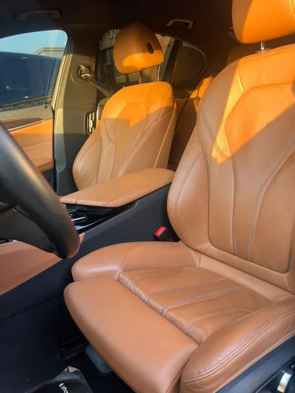 بي ام دبليو 520 2023 لاكشيري أسود أوتوماتيك — مستعملة