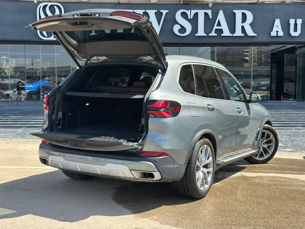 بي ام دبليو X5 2025 بيز لاين فضي أوتوماتيك — مستعملة