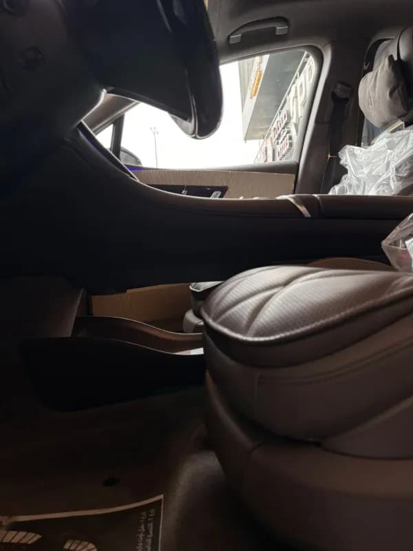 مرسيدس بنز مايبخ اي قيو اس 2025 ٦٨٠ أسود أوتوماتيك — جديدة