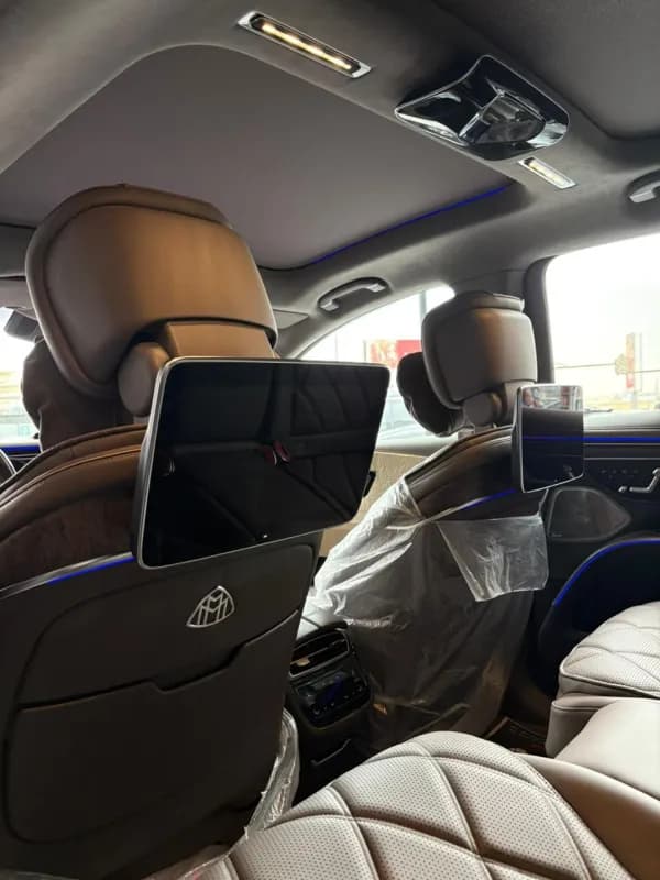 مرسيدس بنز مايبخ اي قيو اس 2025 ٦٨٠ أسود أوتوماتيك — جديدة