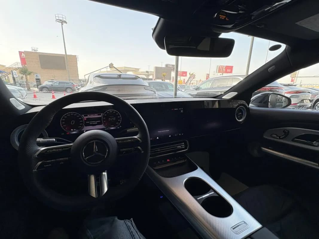 مرسيدس بنز سي ال ايه ٣٠٠ل 2025 اي ام جي أحمر أوتوماتيك — جديدة