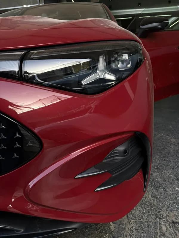 مرسيدس بنز سي ال ايه ٣٠٠ل 2025 اي ام جي أحمر أوتوماتيك — جديدة