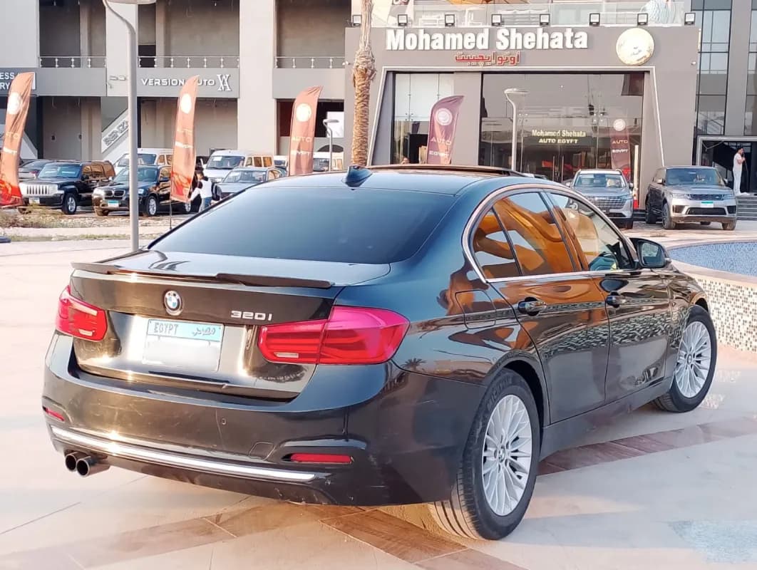 BMW 320i 2018 Luxury Line Black Automatic — Used