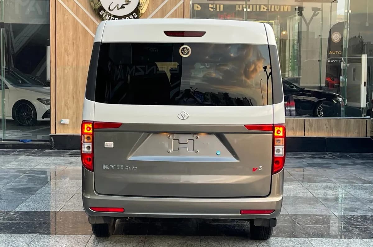 كي واي سي في 3 2026 بيزيك رمادي مانيوال — جديدة