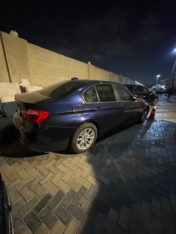 بي ام دبليو 318 2018 سبورت أزرق أوتوماتيك — مستعملة