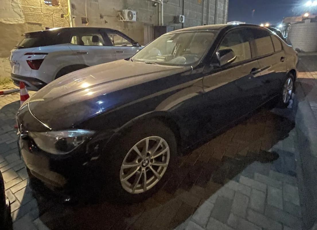 بي ام دبليو 318 2018 سبورت أسود أوتوماتيك — مستعملة