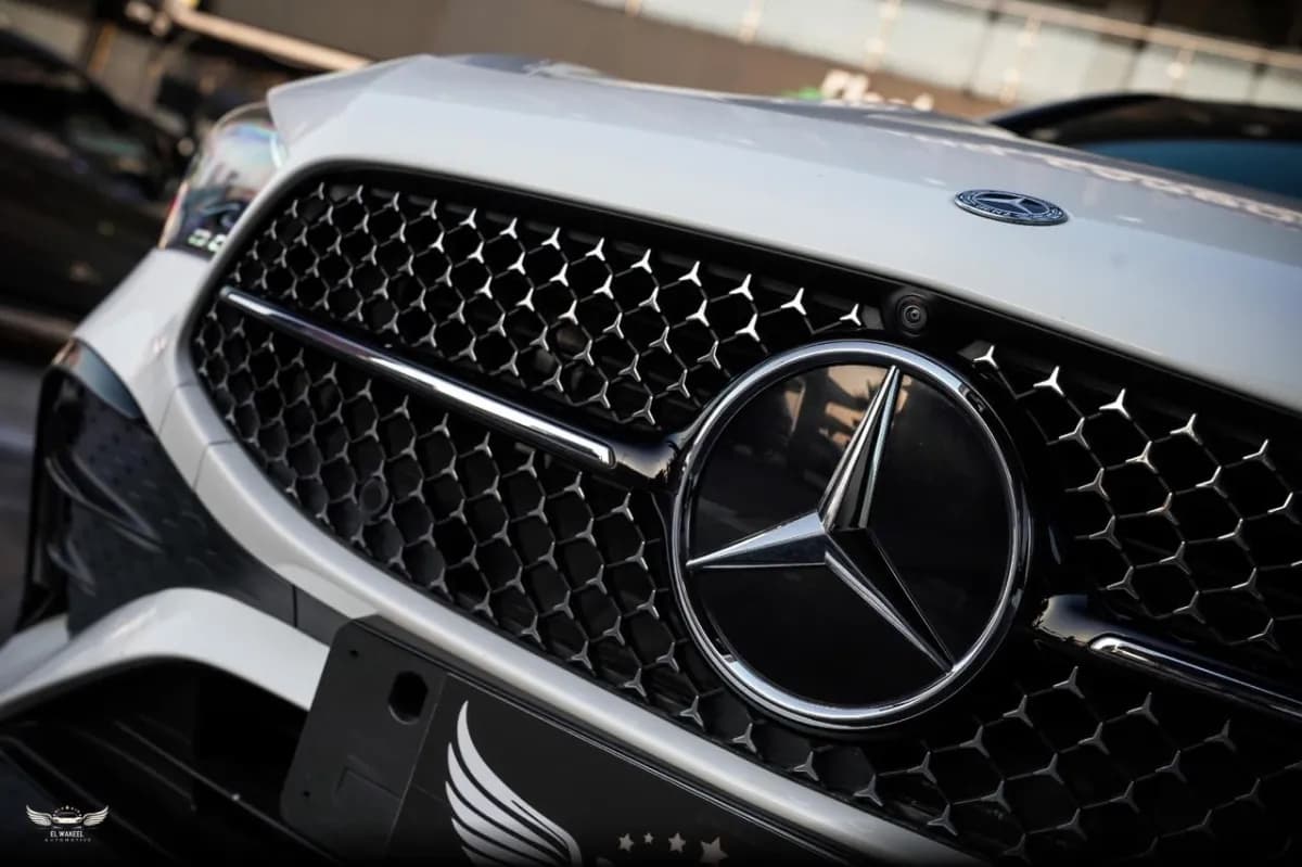 مرسيدس بنز GLA 200 2024 ايه ام جي أبيض أوتوماتيك — مستعملة