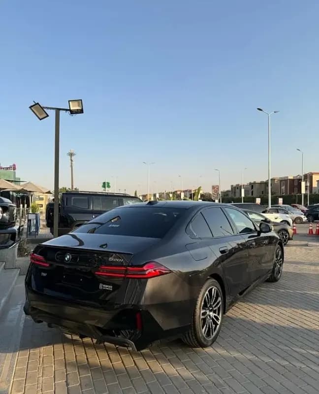 بي ام دبليو 520i 2026 ام سبورت أسود أوتوماتيك — جديدة