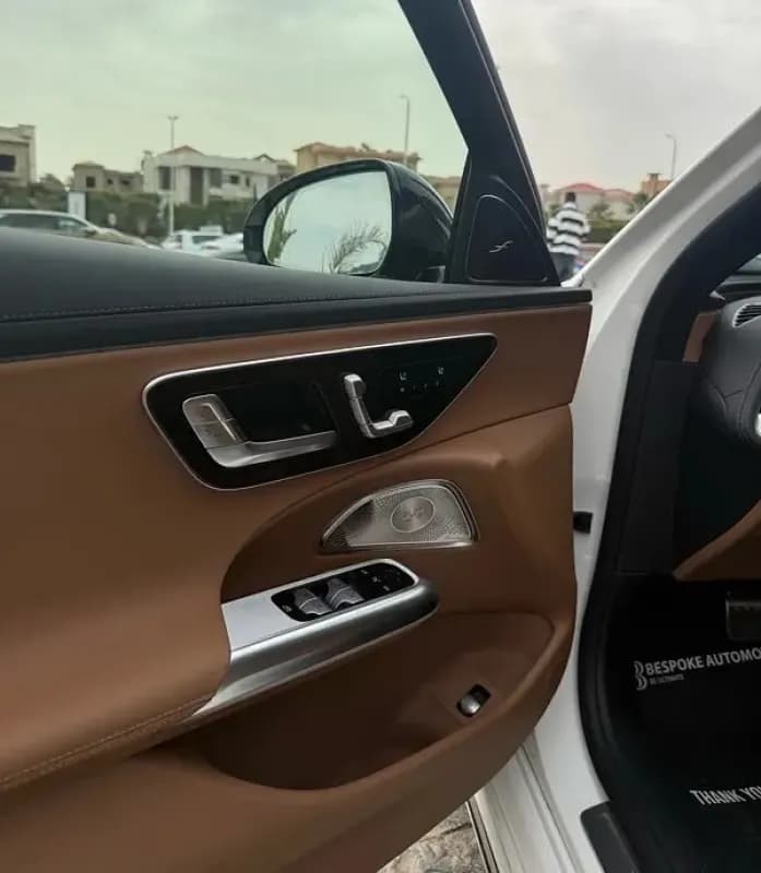 مرسيدس بنز E200 2026 ايه ام جي أبيض أوتوماتيك — جديدة