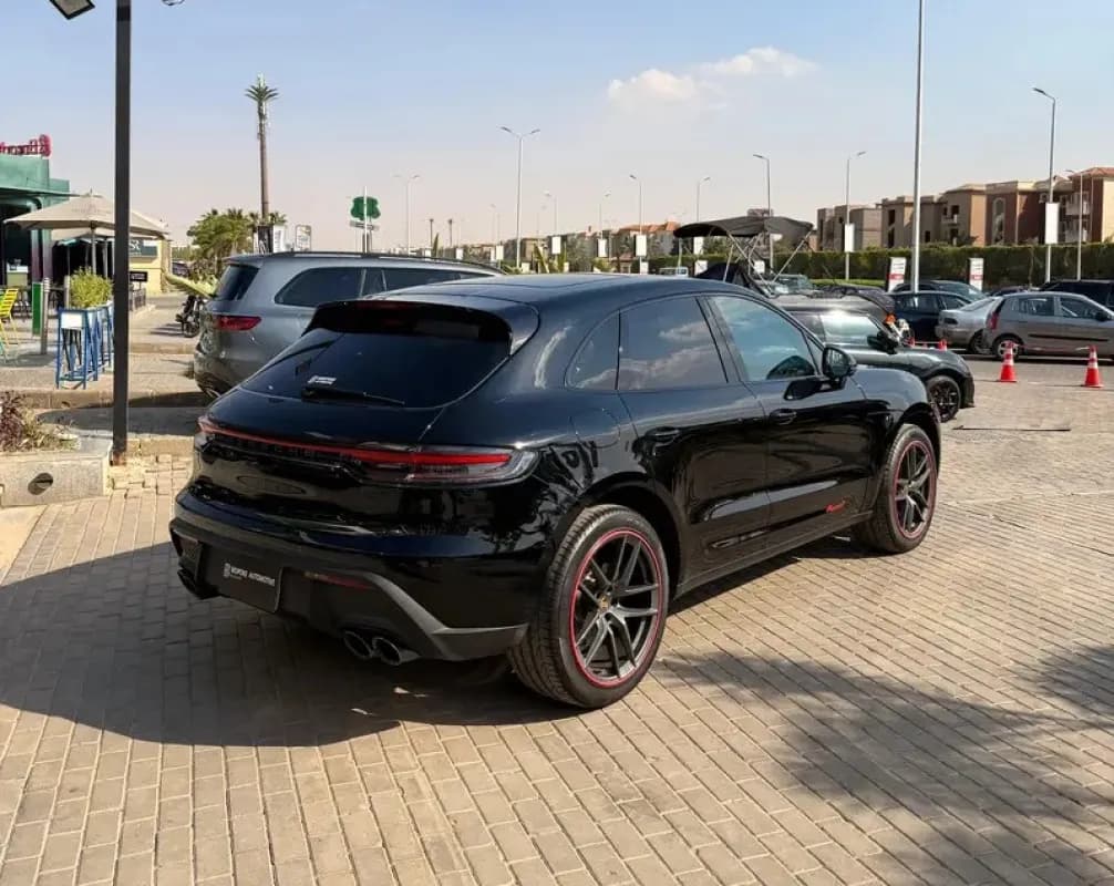 Porsche Macan 2026 T Black Automatic — Used