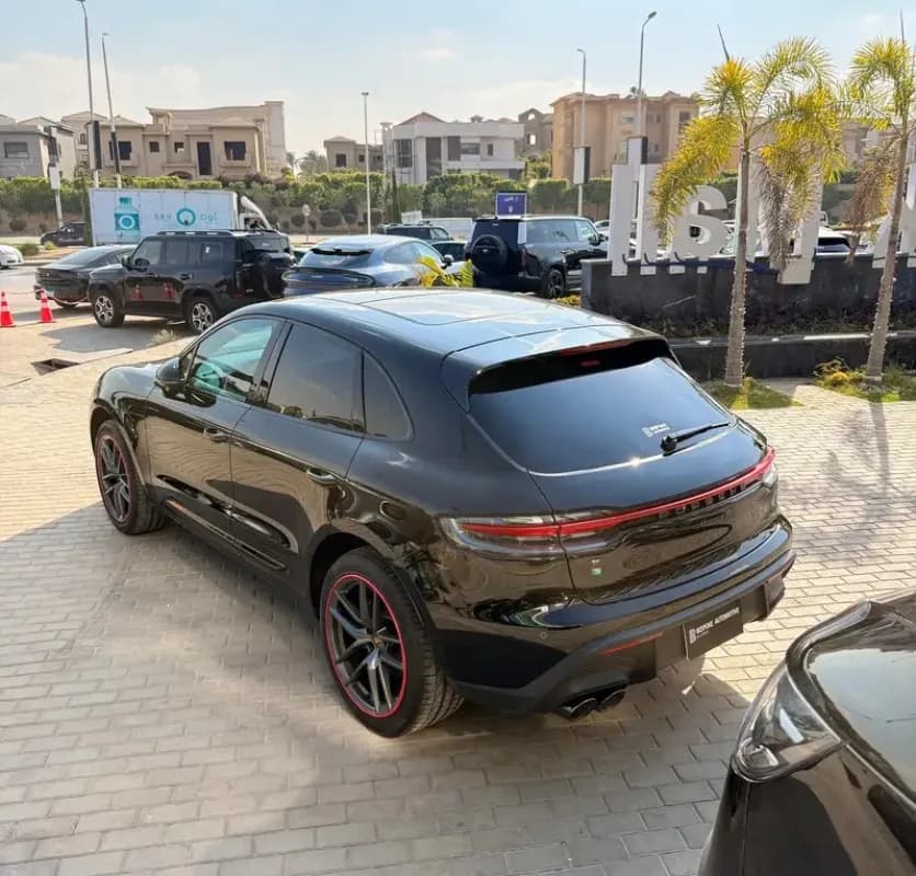 Porsche Macan 2026 T Black Automatic — Used