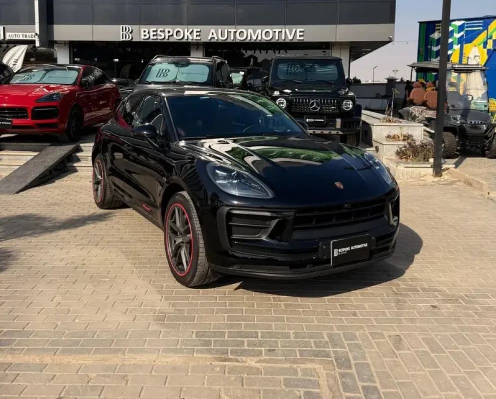 Porsche Macan 2026 T Black Automatic — Used