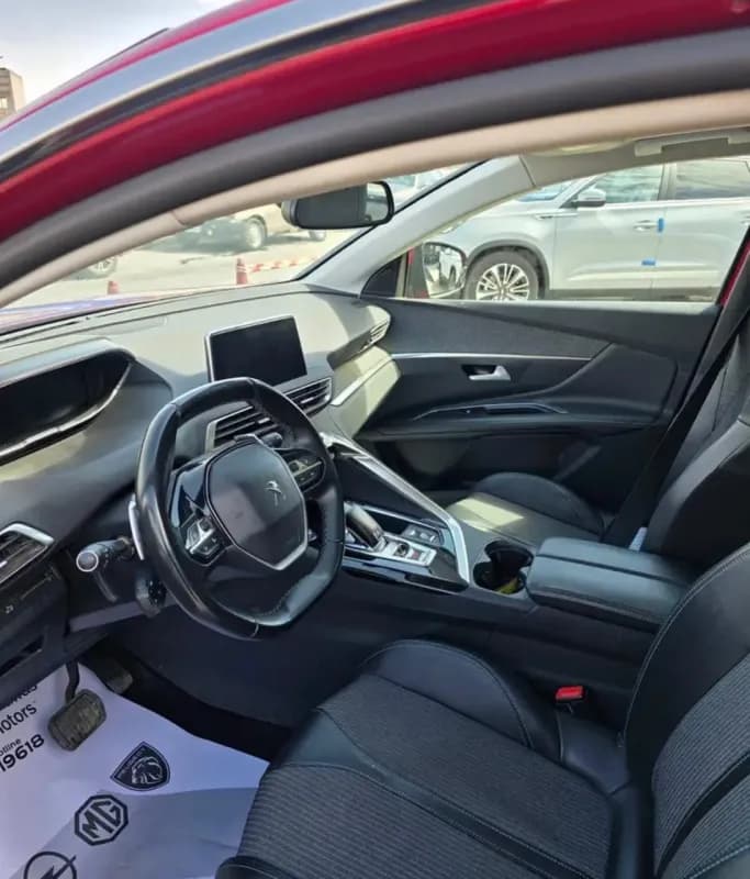 بيجو 3008 2021 اللورا أحمر أوتوماتيك — مستعملة