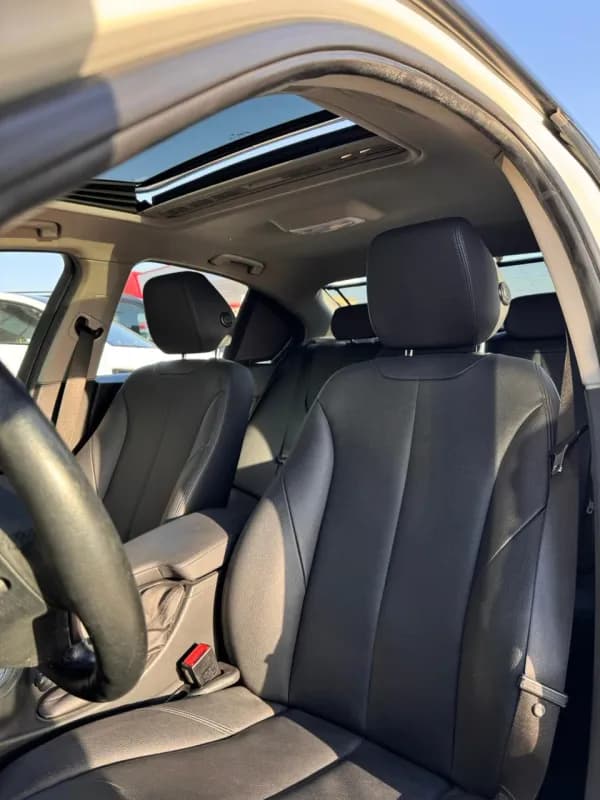BMW 320i 2017 Advantage White Automatic — Used