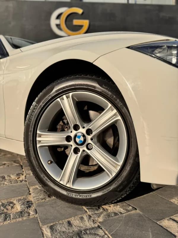 BMW 320i 2017 Advantage White Automatic — Used