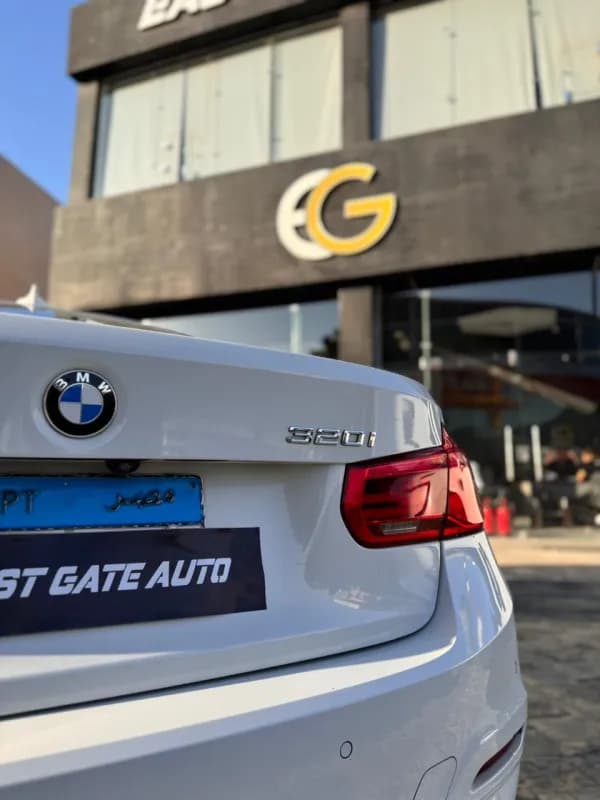 BMW 320i 2017 Advantage White Automatic — Used