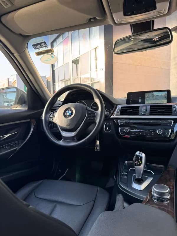 BMW 320i 2017 Advantage White Automatic — Used