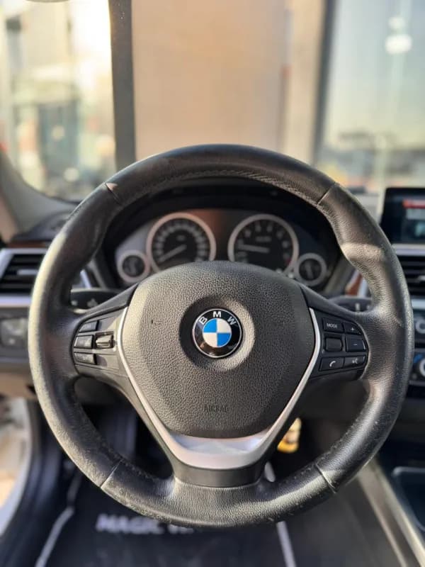 BMW 320i 2017 Advantage White Automatic — Used