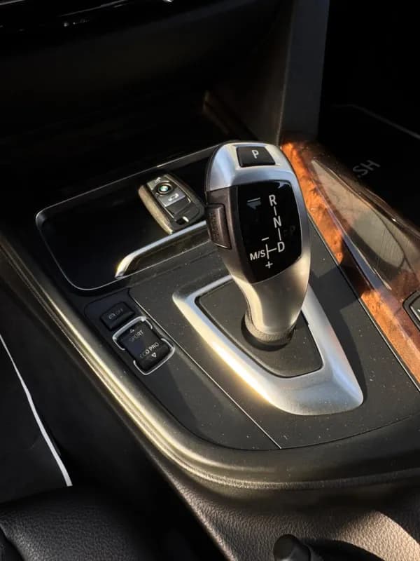 BMW 320i 2017 Advantage White Automatic — Used