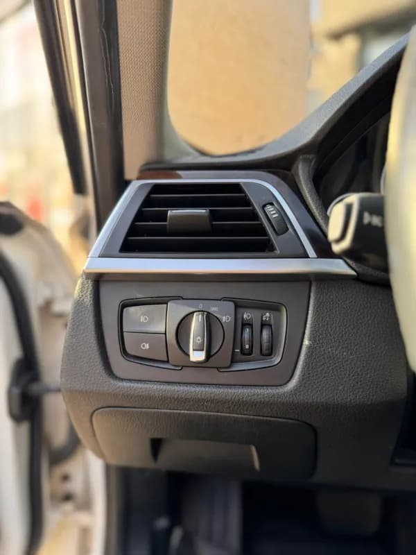 BMW 320i 2017 Advantage White Automatic — Used