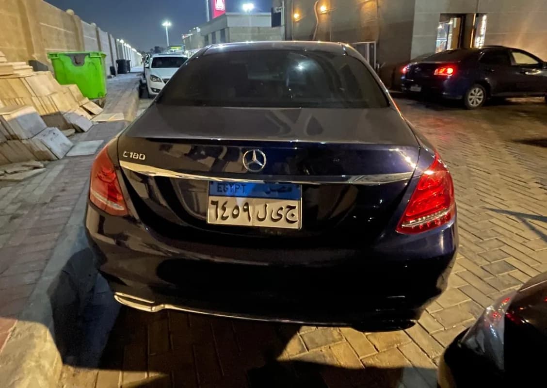 مرسيدس بنز C180 2016 افينت جراد أزرق غامق أوتوماتيك — مستعملة
