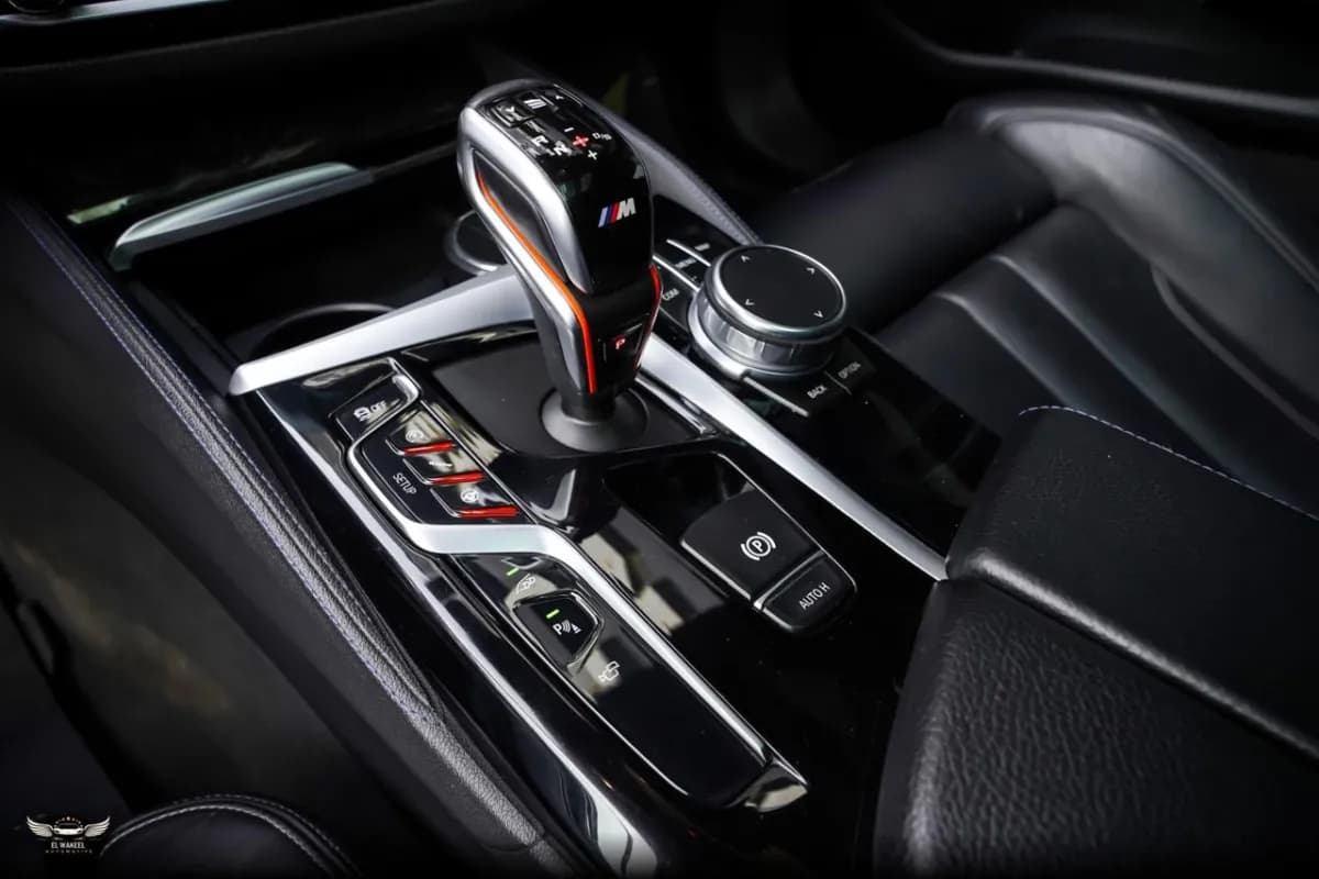 بي ام دبليو M5 2018 م اسبورت أسود أوتوماتيك — مستعملة