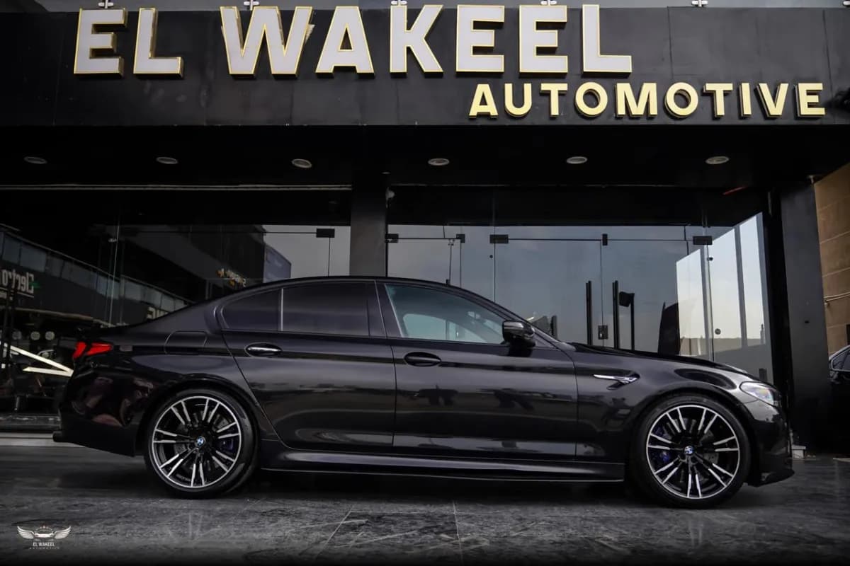 بي ام دبليو M5 2018 م اسبورت أسود أوتوماتيك — مستعملة