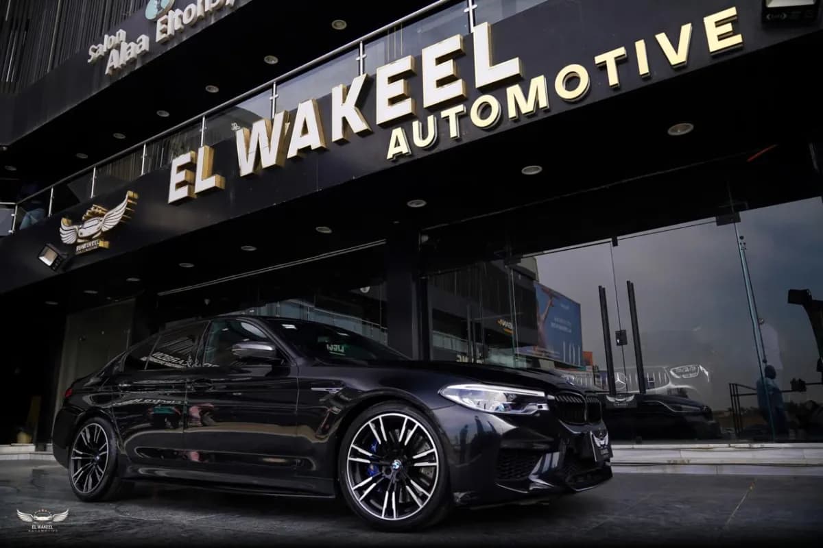 بي ام دبليو M5 2018 م اسبورت أسود أوتوماتيك — مستعملة