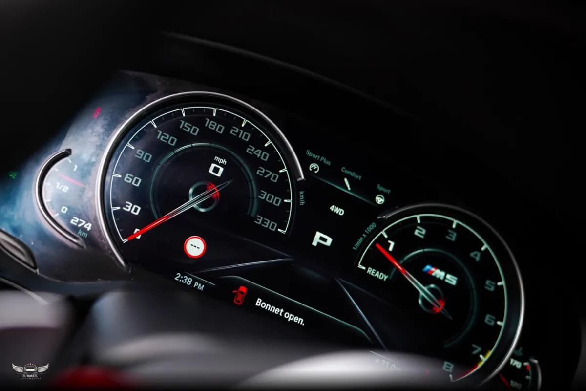 بي ام دبليو M5 2018 م اسبورت أسود أوتوماتيك — مستعملة