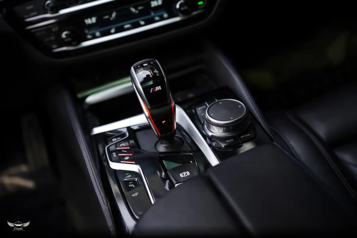 بي ام دبليو M5 2018 م اسبورت أسود أوتوماتيك — مستعملة