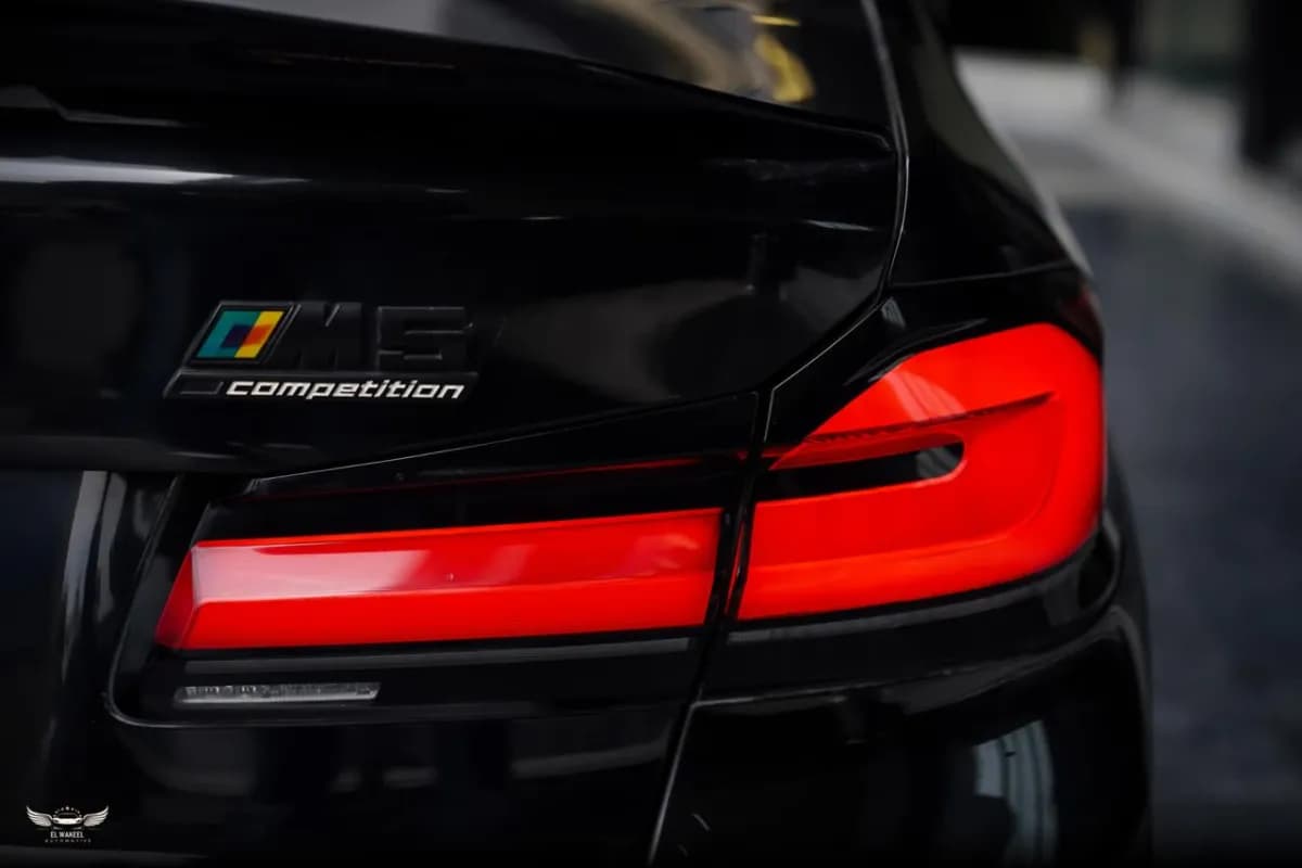 بي ام دبليو M5 2018 م اسبورت أسود أوتوماتيك — مستعملة