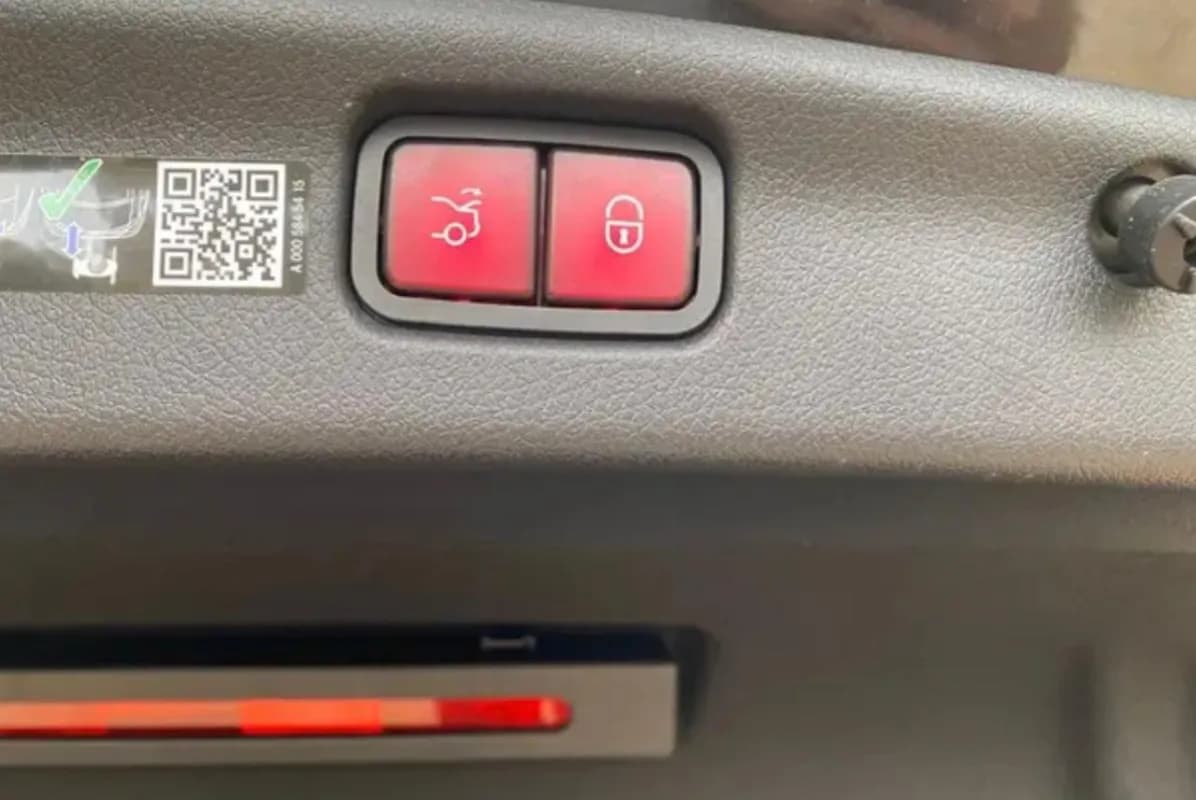 Mercedes-Benz C200 2026 AMG Black Automatic — New