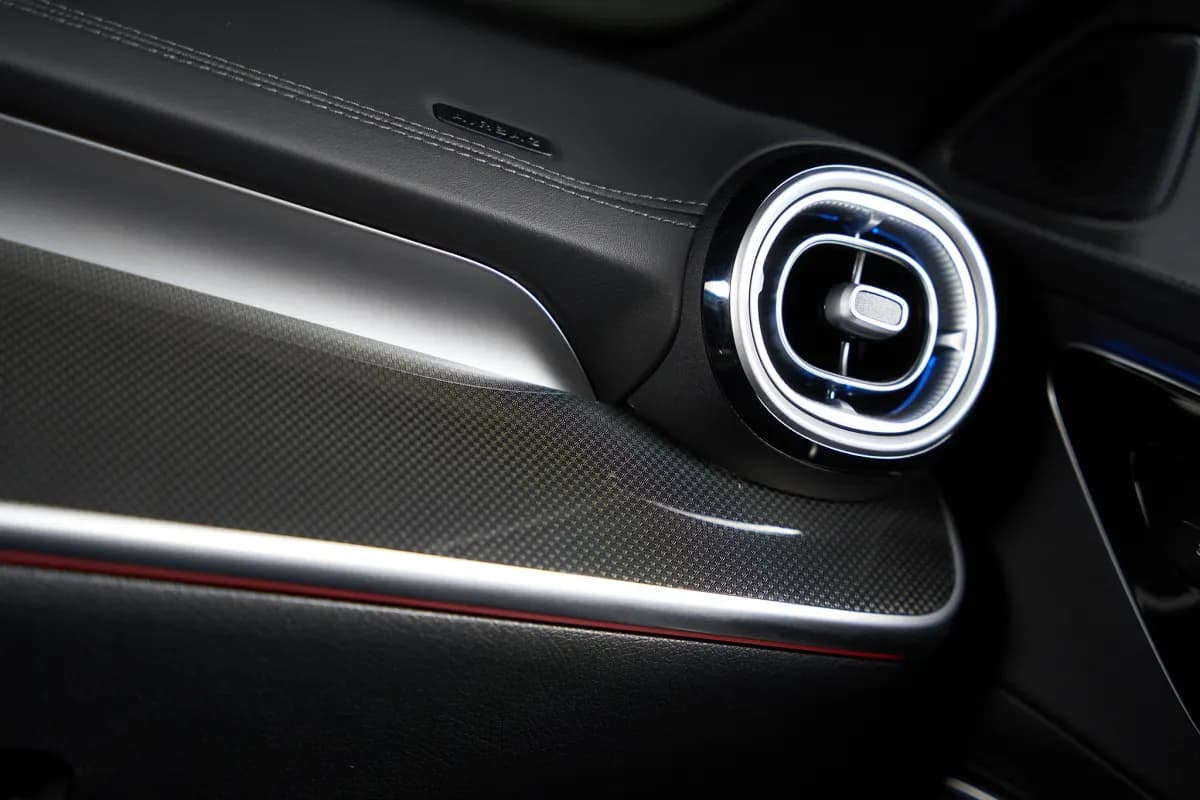 مرسيدس بنز C180 2025 ايه ام جي رمادي أوتوماتيك — جديدة