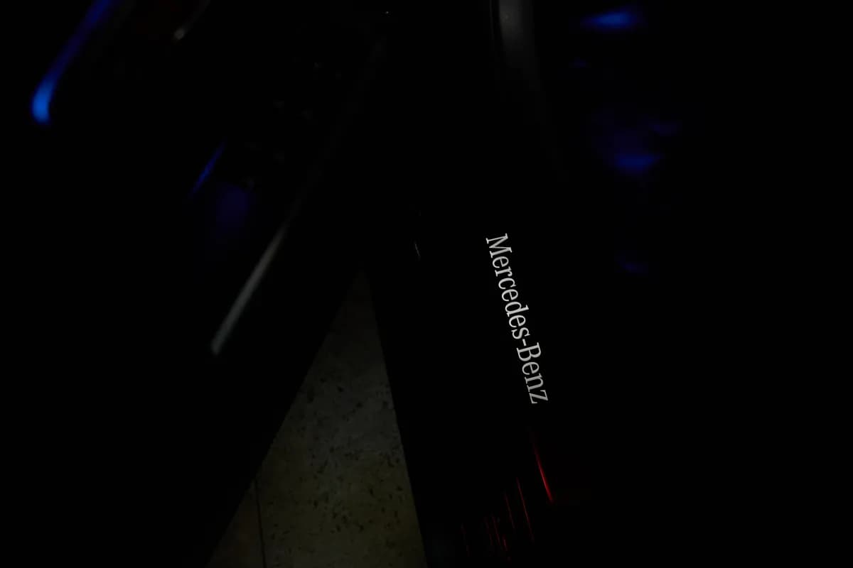 مرسيدس بنز C180 2025 ايه ام جي رمادي أوتوماتيك — جديدة