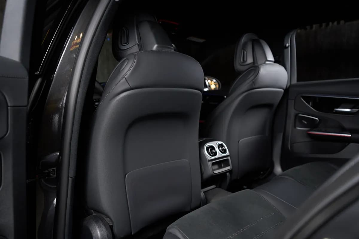 مرسيدس بنز C180 2025 ايه ام جي رمادي أوتوماتيك — جديدة