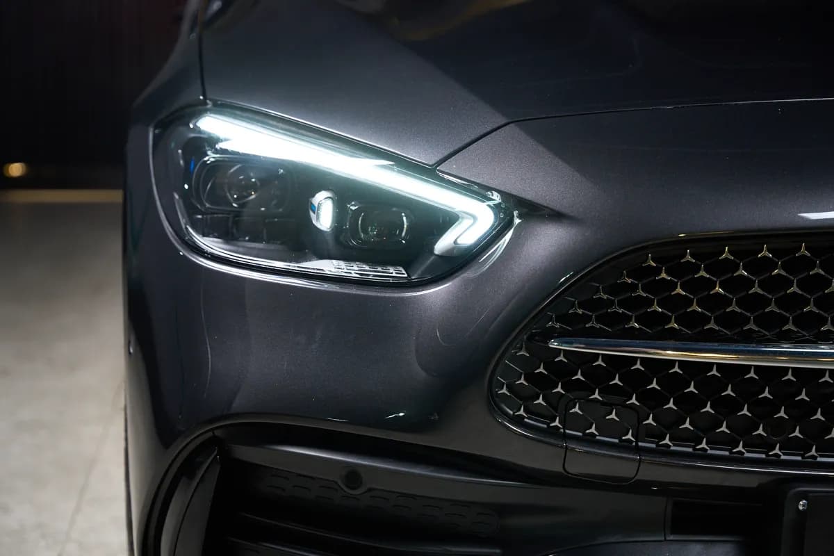 مرسيدس بنز C180 2025 ايه ام جي رمادي أوتوماتيك — جديدة