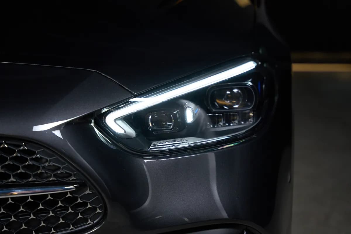 مرسيدس بنز C180 2025 ايه ام جي رمادي أوتوماتيك — جديدة