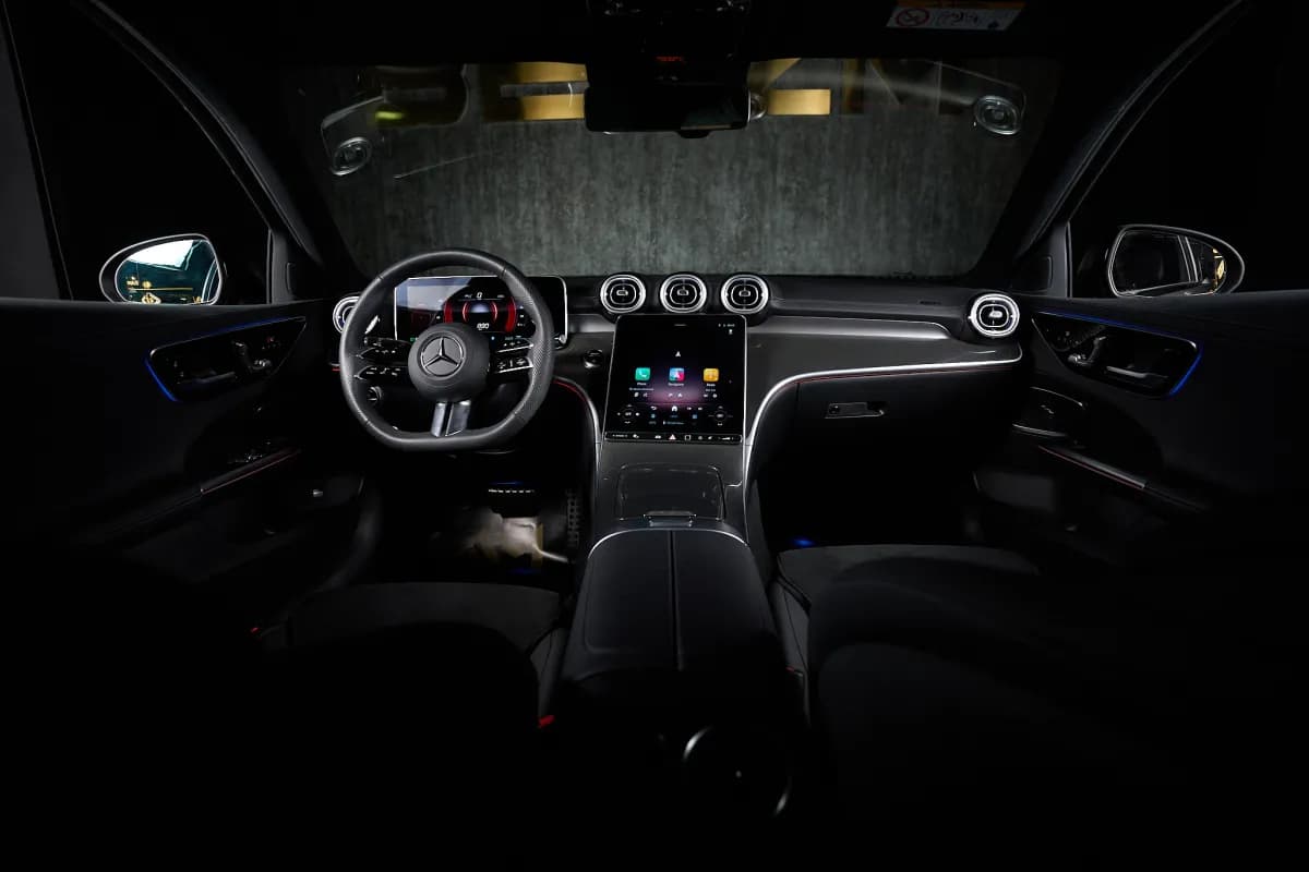 مرسيدس بنز C180 2025 ايه ام جي رمادي أوتوماتيك — جديدة