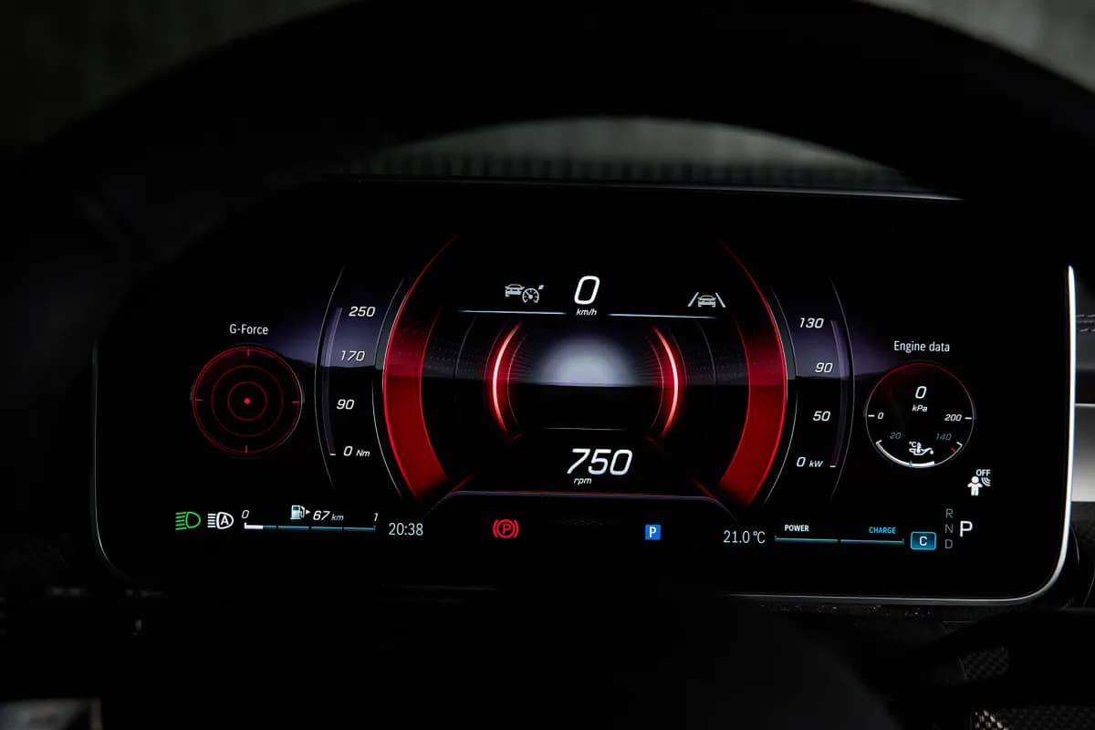 مرسيدس بنز C180 2025 ايه ام جي رمادي أوتوماتيك — جديدة