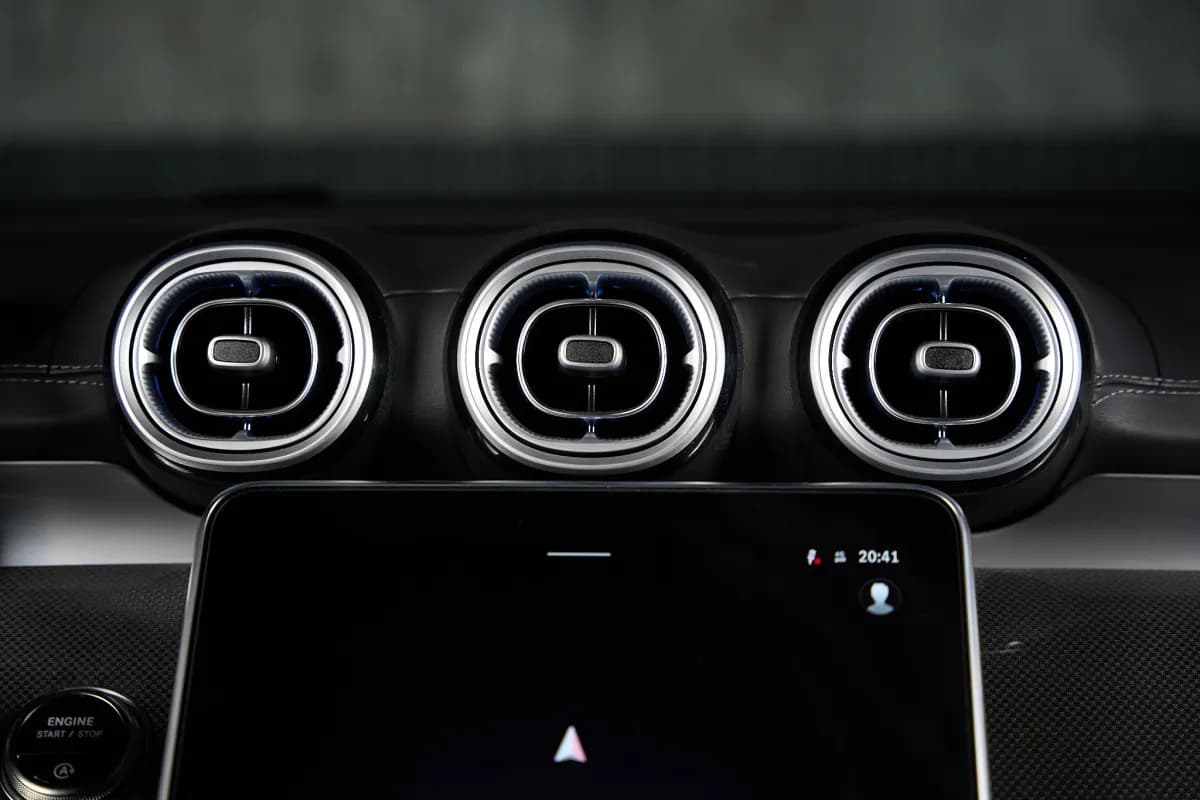 مرسيدس بنز C180 2025 ايه ام جي رمادي أوتوماتيك — جديدة