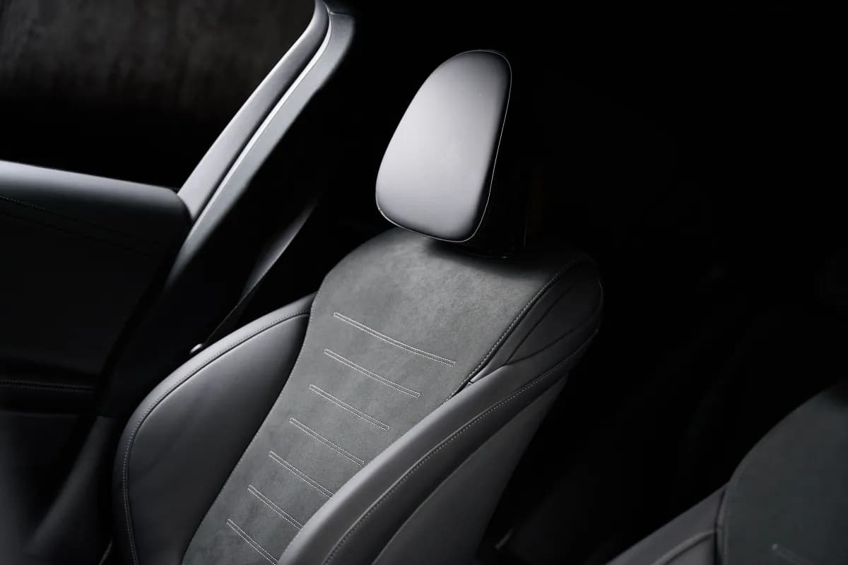 مرسيدس بنز C180 2025 ايه ام جي رمادي أوتوماتيك — جديدة