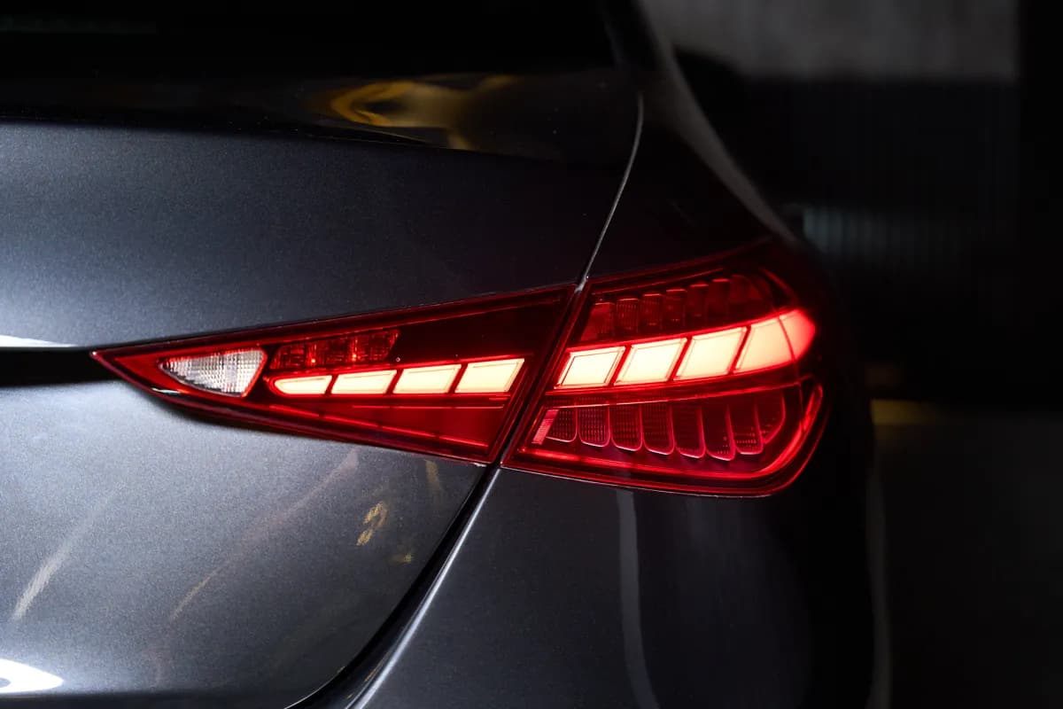 مرسيدس بنز C180 2025 ايه ام جي رمادي أوتوماتيك — جديدة