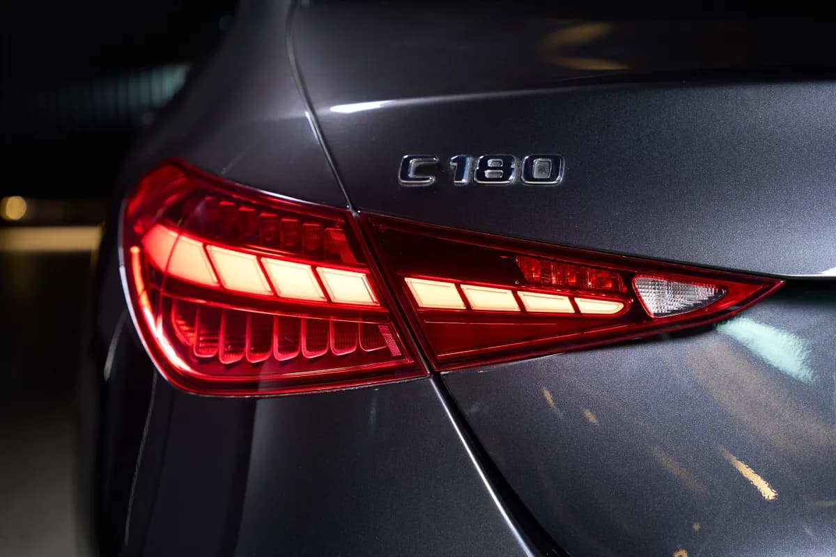 مرسيدس بنز C180 2025 ايه ام جي رمادي أوتوماتيك — جديدة