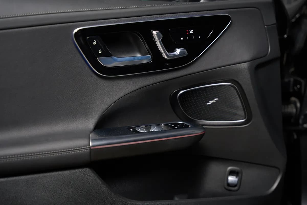 مرسيدس بنز C180 2025 ايه ام جي رمادي أوتوماتيك — جديدة