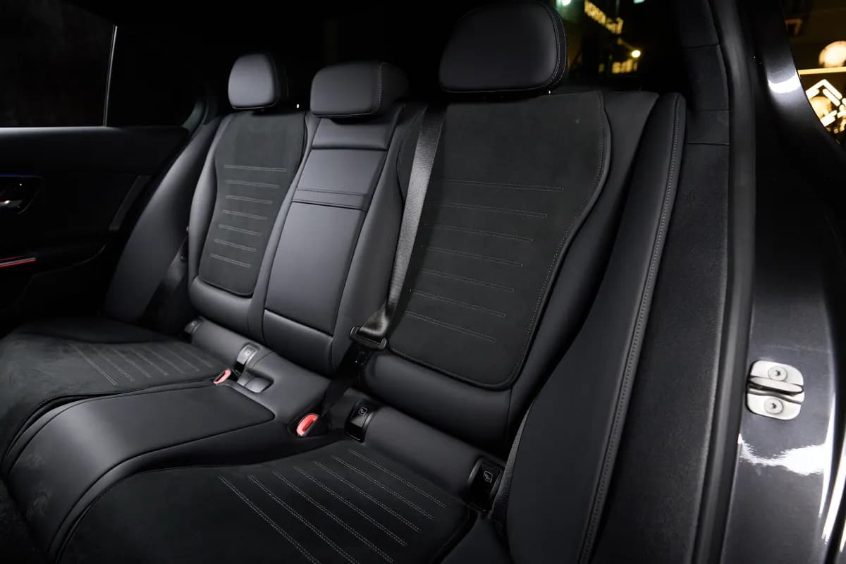 مرسيدس بنز C180 2025 ايه ام جي رمادي أوتوماتيك — جديدة