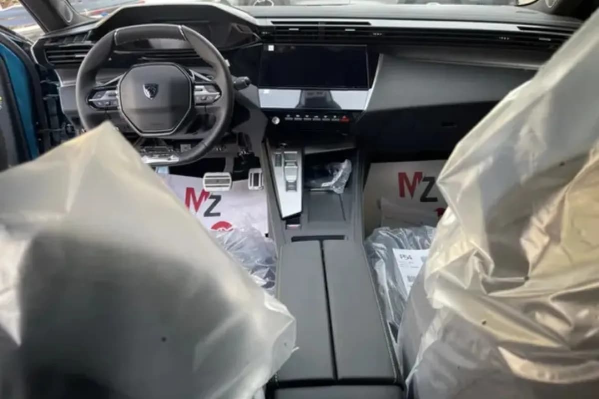 بيجو 408 2026 جي تي لاين أزرق غامق أوتوماتيك — جديدة
