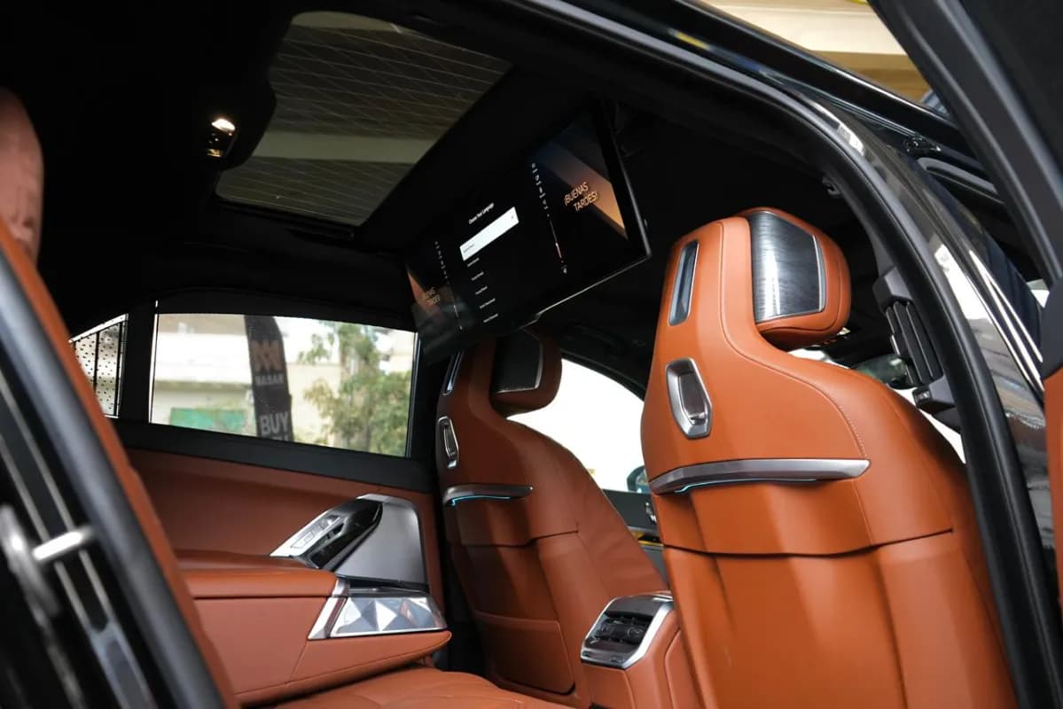 بي ام دبليو أي 7 2026 اي درايف 50 اي ام-سبورت أسود أوتوماتيك — جديدة