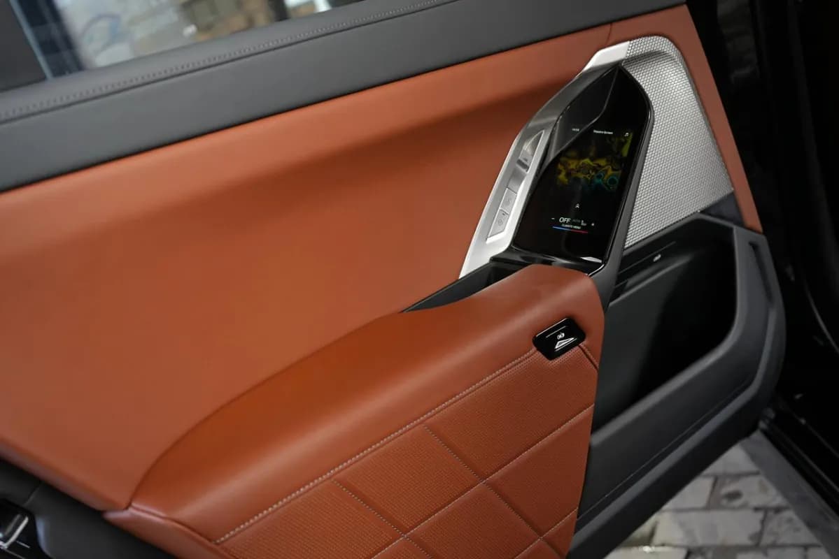 بي ام دبليو أي 7 2026 اي درايف 50 اي ام-سبورت أسود أوتوماتيك — جديدة